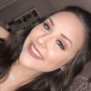 Meet your Posher, Leah